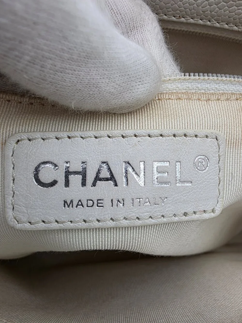 Chanel Grand Shopping Tote In White Quilted Caviar Leather - Picture 14 of 15